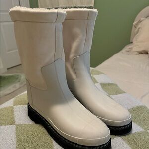 NEW Hunter Rain/Snow boots (crème) size 8
